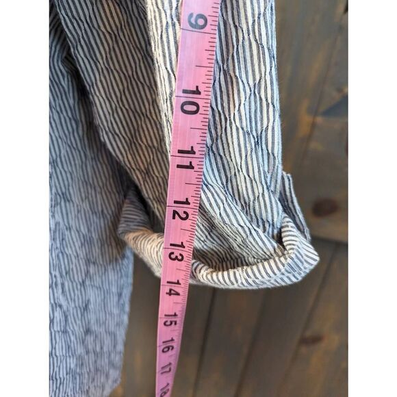 Chicos Womens 2 Medium Pullover Tunic Top Roll Tab Sleeves Black White Stretch - Picture 9 of 13